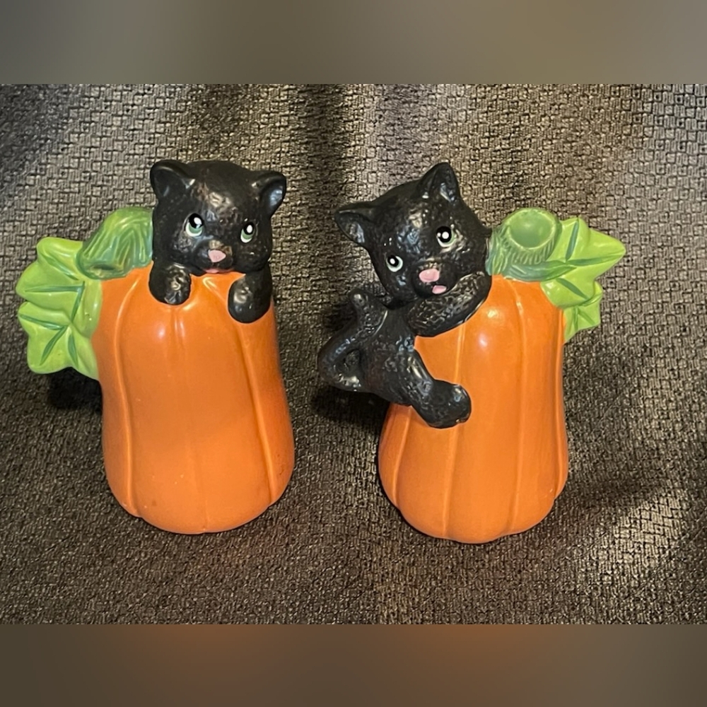 Vintage 1994 Loomco halloween figurines. Cats in pumpkins